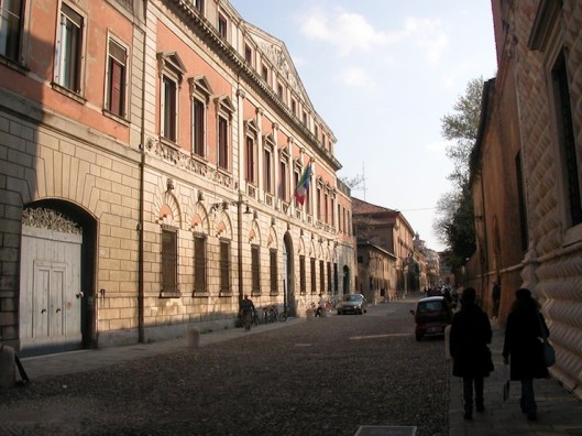 003_fuori palazzo diam. 740