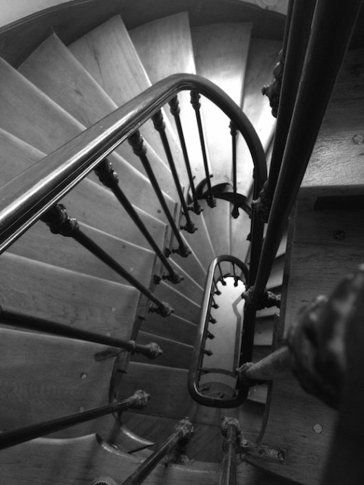 001_escalier descente 740