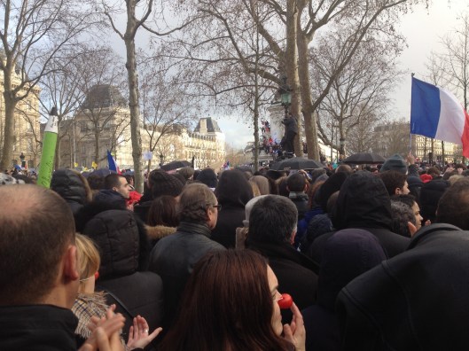 003_foule et drapeau - copie