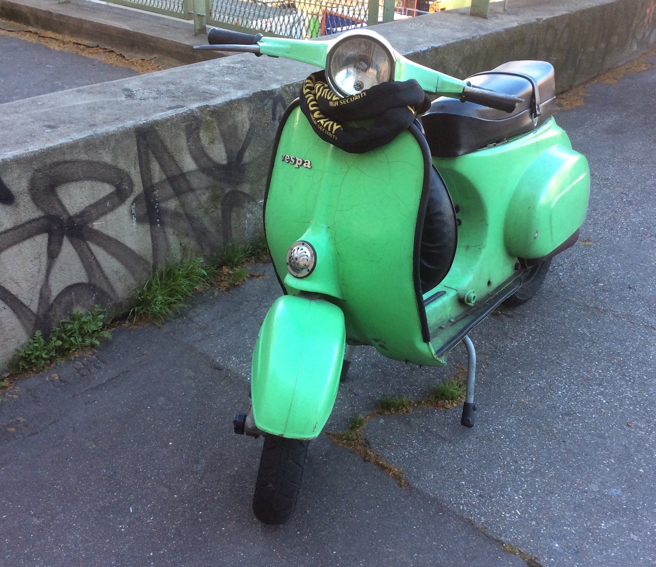 002_vespa verde bis 180